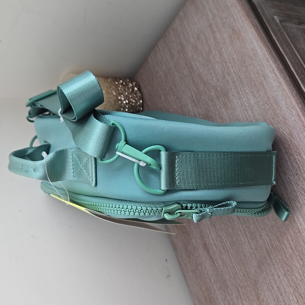 NWT All In Motion Faux Neoprene Lunchbox Seafoam Green - Picture 6 of 9